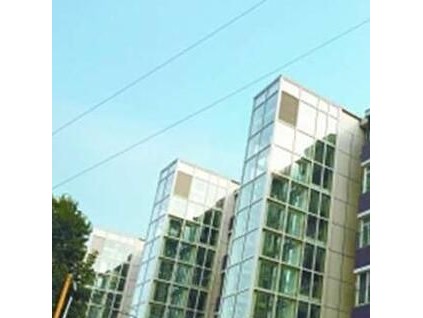 北京海淀區(qū)牡丹園東里3號(hào)樓裝電梯啦 居民們稱：這可是救命的梯子