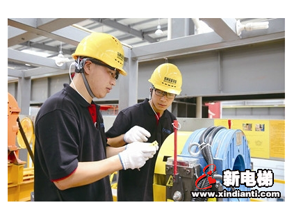 電梯維修職業(yè)技能競賽金獎(jiǎng)得主可獲省五一勞動(dòng)獎(jiǎng)?wù)录?萬元獎(jiǎng)金