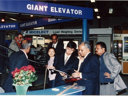 巨龍電梯亮相德國國際電梯展