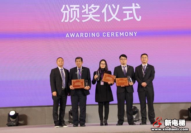 會(huì)議對(duì)辛苦付出并取得優(yōu)異成績(jī)的代理商進(jìn)行頒獎(jiǎng)。