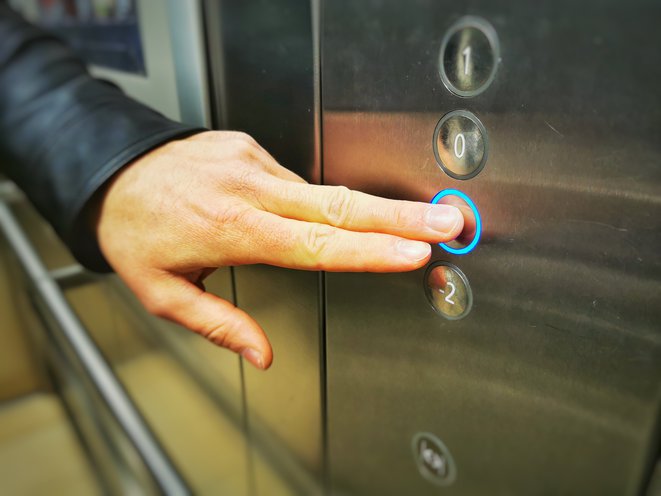 紐約政府通過(guò)電梯操作許可證法案