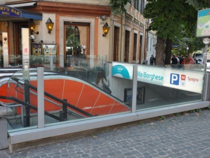 羅馬地鐵站自動扶梯維修后重新投入運(yùn)營