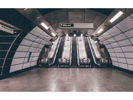 倫敦地鐵自動(dòng)扶梯開始采取紫外線消毒處理