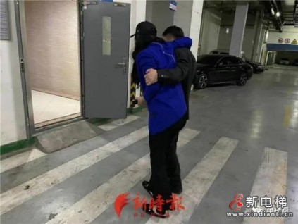 電梯直降32層，乘客受傷，負責(zé)人：無法下結(jié)論是電梯故障引起的