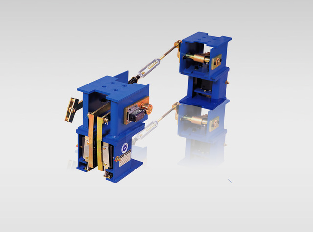 QJB2500XZdD對重安全鉗提拉機構(gòu)（帶滾輪導(dǎo)靴）