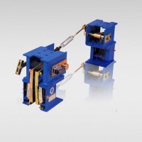 QJB2500XZdD對(duì)重安全鉗提拉機(jī)構(gòu)（帶滾輪導(dǎo)靴）