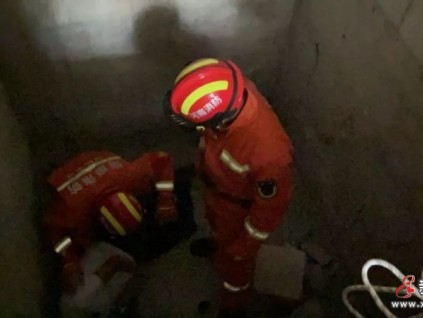 驚險(xiǎn)！信陽一男子不慎墜入電梯井！幸好……