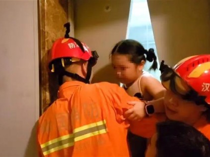 5歲女孩被困電梯，接下來的求救操作亮了