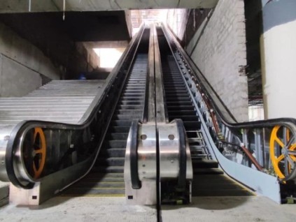 提升高度創(chuàng)印度之最！遠(yuǎn)大“智造”孟買(mǎi)地鐵“超級(jí)扶梯”完成主體安裝！