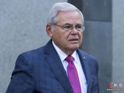 美國紐約：因陪審員被困電梯，參議員Bob Menendez受賄一案休庭一周