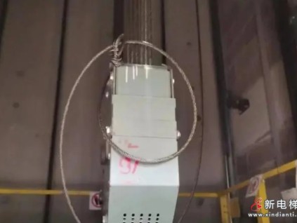 廣西南寧某小區(qū)12部電梯中7部出現(xiàn)鋼絲繩斷股、斷絲現(xiàn)象，故障頻繁 市監(jiān)部門已介入調(diào)查