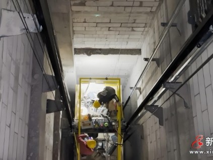 湖北武漢一名維保員在電梯維護(hù)保養(yǎng)時(shí)高處墜落身亡