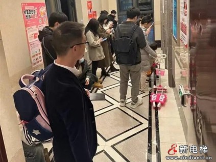 四川成都一住宅電梯3個(gè)月壞10次，上千人的出行?受到嚴(yán)重影響