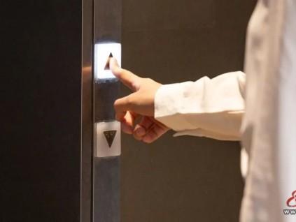 給老舊電梯“買保險”能解決電梯故障分?jǐn)偩S修時業(yè)主意見難統(tǒng)一問題