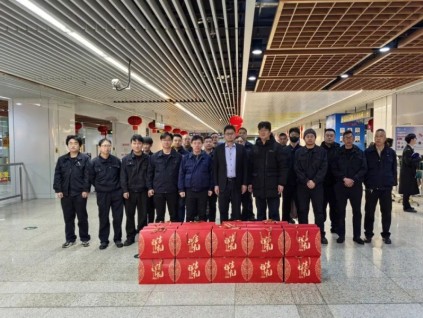 新元肇啟 奮斗當(dāng)時(shí) | 康力電梯董事長(zhǎng)朱琳昊新春慰問(wèn)一線(xiàn)服務(wù)團(tuán)隊(duì)