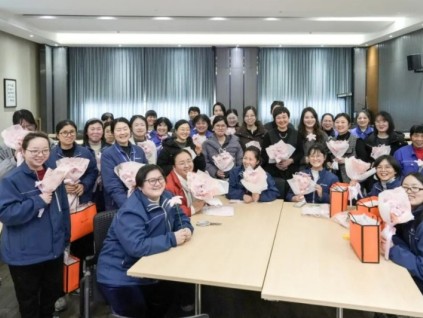 巧手生花 不負(fù)芳華——巨人集團(tuán)婦女節(jié)活動(dòng)