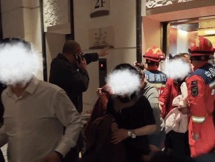 浙江湖州某酒店兩部電梯同時(shí)發(fā)生故障導(dǎo)致26名人員被困