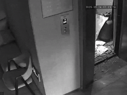 浙江臺(tái)州換電梯時(shí)氣割生銹的螺絲釘 火花引燃電梯轎廂內(nèi)可燃物引發(fā)火災(zāi)事故