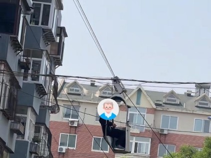 遼寧一老人自制“樓房滑索電梯”還申請(qǐng)了專利，因存在安全隱患目前已拆除裝置