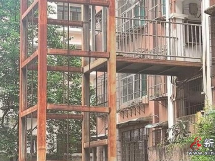 貴州大學(xué)職工宿舍加裝電梯自2022年停擺，長期停滯存在安全隱患