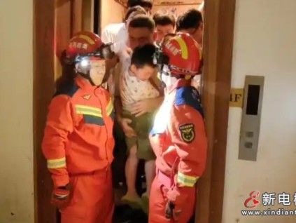 湖南長(zhǎng)沙某大樓4樓貨梯運(yùn)行系統(tǒng)負(fù)荷過(guò)大發(fā)生故障，導(dǎo)致20人被困