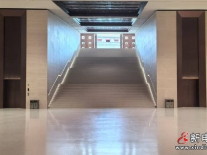 北京豐臺(tái)區(qū)首部“斜行電梯”45度斜坡、8.4米高差無(wú)障礙通行的創(chuàng)新