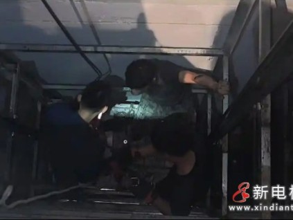 山東濟(jì)南某飯店電機(jī)維修期間保護(hù)繩斷裂轎廂突發(fā)墜落?導(dǎo)致維保工人摔傷