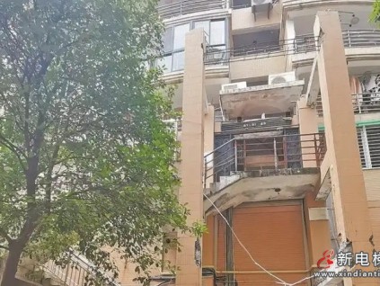 福建泉州一小區(qū)加裝電梯工程陷入"爛尾"困境 擅自拆除原有樓梯未報批被判定違建