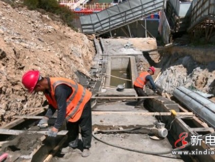 新疆喀拉峻景區(qū)安裝斜行電梯無(wú)障礙游玩超貼心