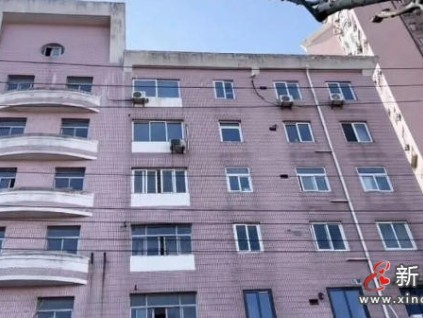 上海四川北路某小區(qū)4部老舊電梯煥新 從“忐忑”到“踏實(shí)”的幸福升級(jí)