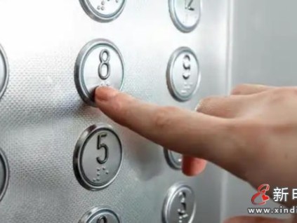 高峰時(shí)段文明乘梯，從“不按住開門鍵”開始